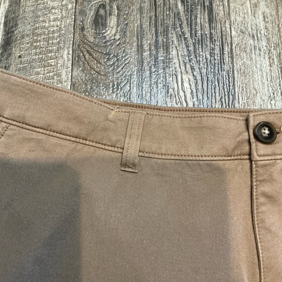 MUGSY Men's Tan Shorts Size 40 - Picture 2 of 9